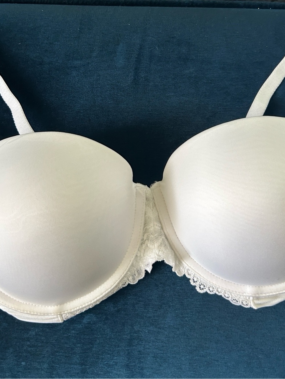 Maidenform White Molded Lace Trim Strapless Bra